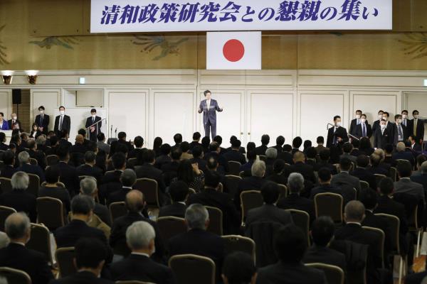 Former Prime Minister Shinzo Abe speaks to his faction's members in Tokyo in 2021. | KYODO